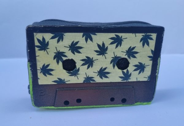 Foto frontal del Monedero Cassette Marihuana