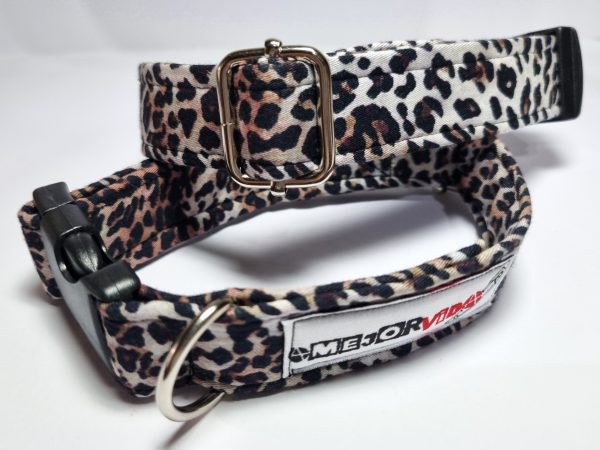 Foto del collar de perro leopardo