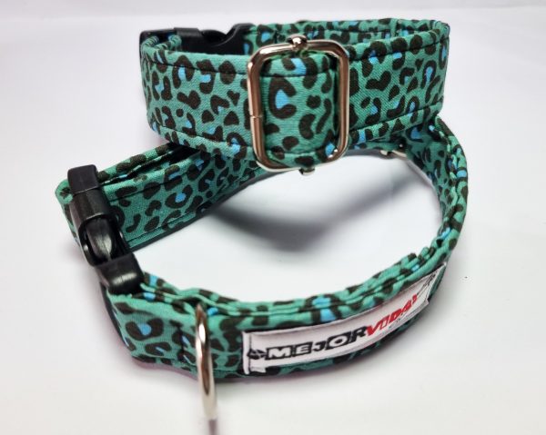 Foto del collar de perro leopardo azul