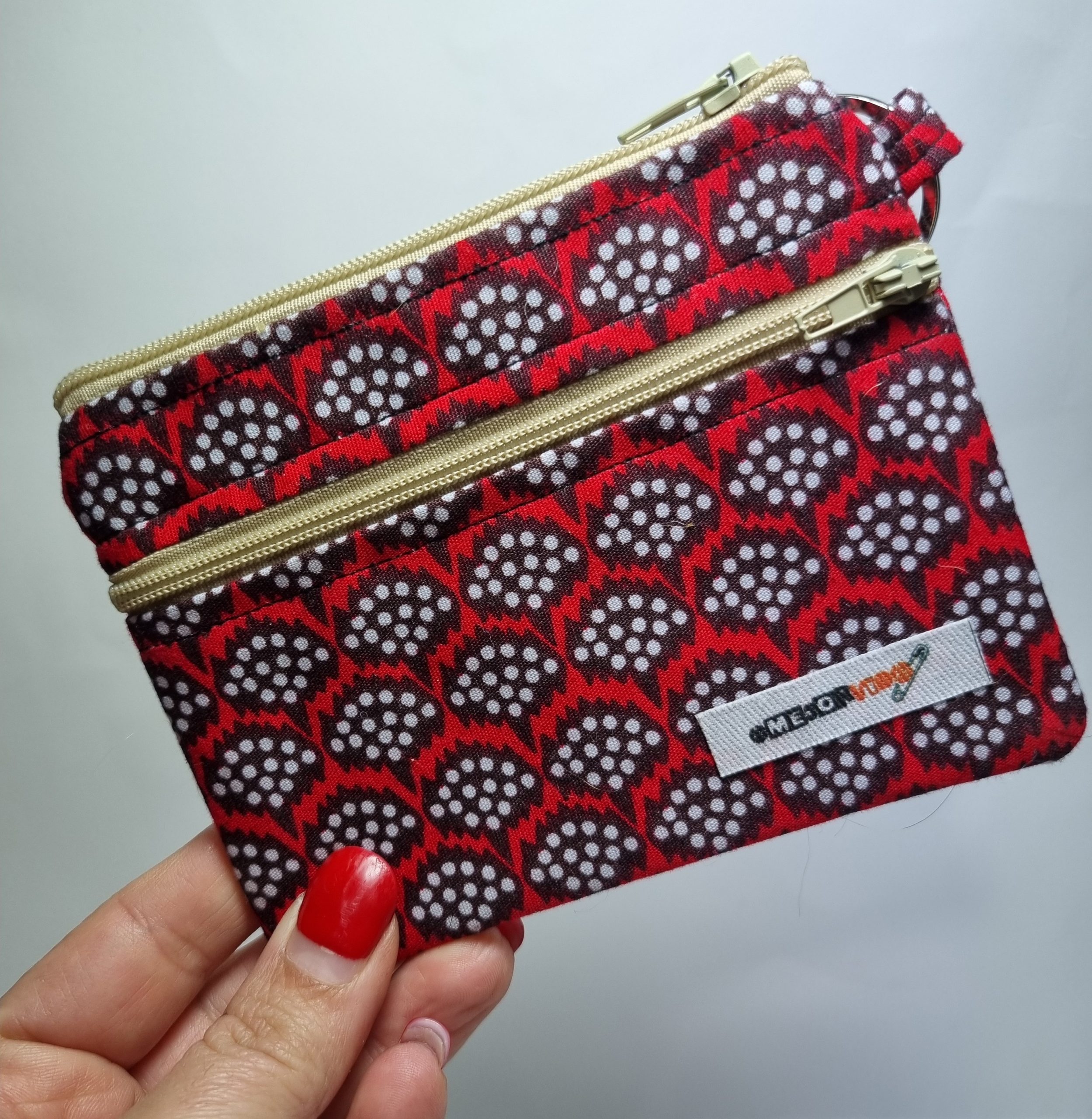 Foto delantera del monedero étnico rojo b