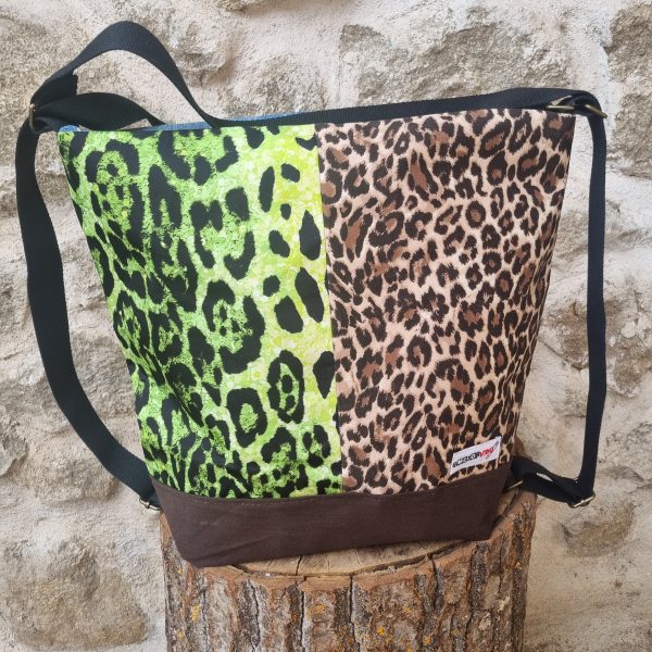 Foto desde la parte delantera de la Tote-Mochi 2.0