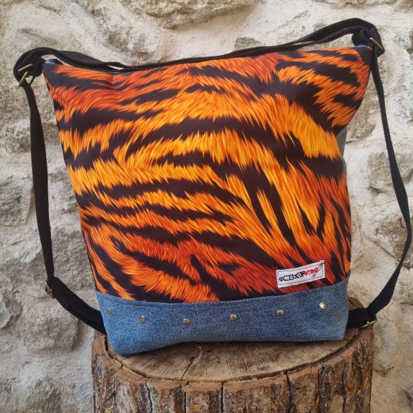 Foto desde la parte delantera de la Tote-Mochi 2.0