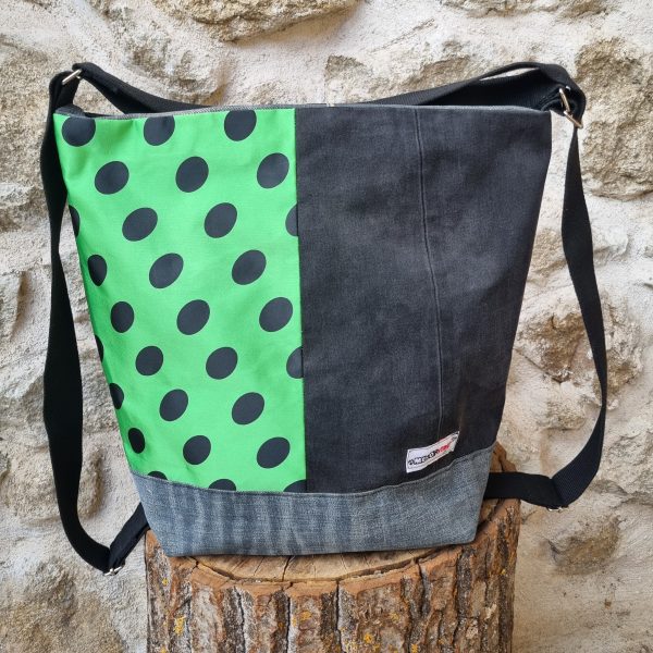 Foto desde la parte delantera de la Tote-Mochi 2.0