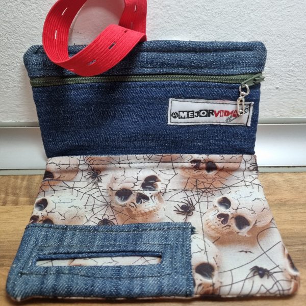 Foto de la Ta-Vaquera Calaveras abierta por dentro