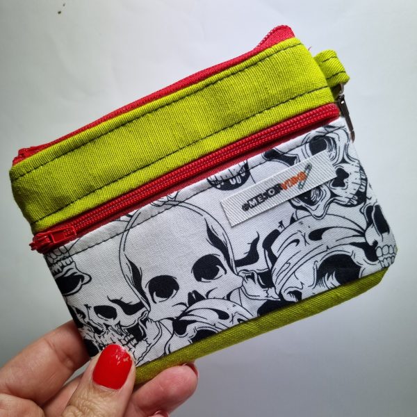 Foto de la parte delantera del monedero retalero