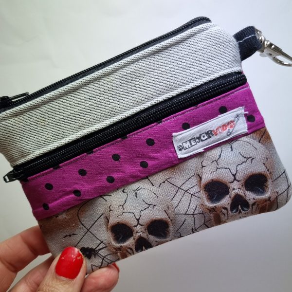 Foto de la parte delantera del monedero retalero