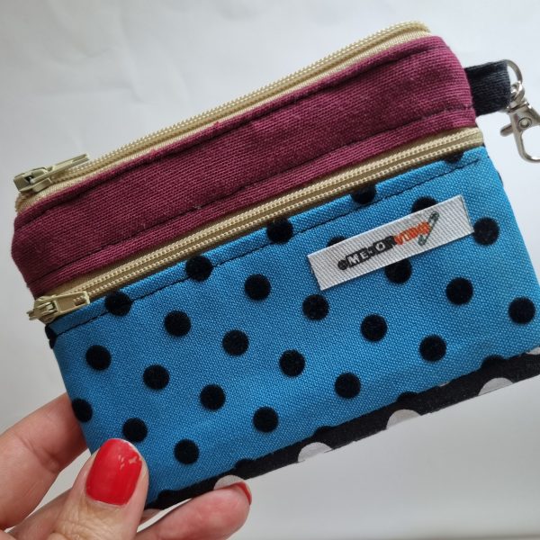 Foto de la parte delantera del monedero retalero