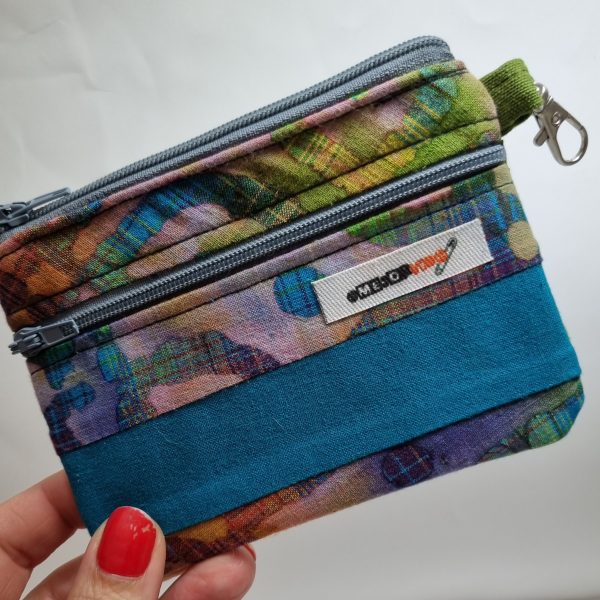 Foto de la parte delantera del monedero retalero