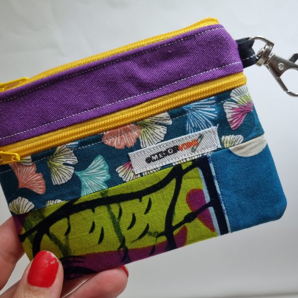 Foto de la parte delantera del monedero retalero