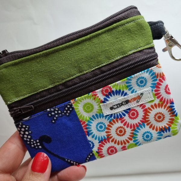 Foto de la parte delantera del monedero retalero