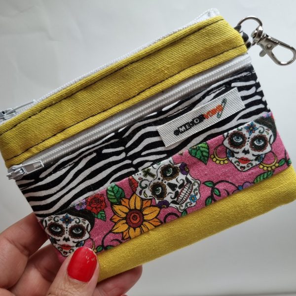 Foto de la parte delantera del monedero retalero