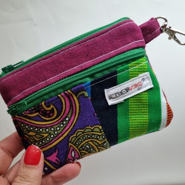 Foto de la parte delantera del monedero retalero