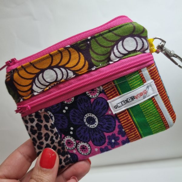 Foto de la parte delantera del monedero retalero