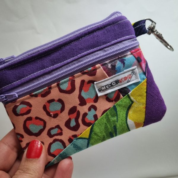 Foto de la parte delantera del monedero retalero