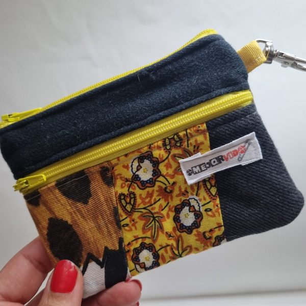 Foto de la parte delantera del monedero retalero