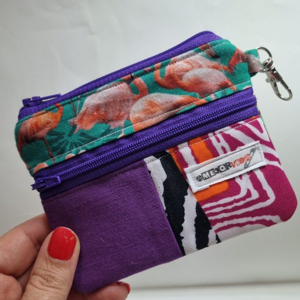 Foto de la parte delantera del monedero retalero