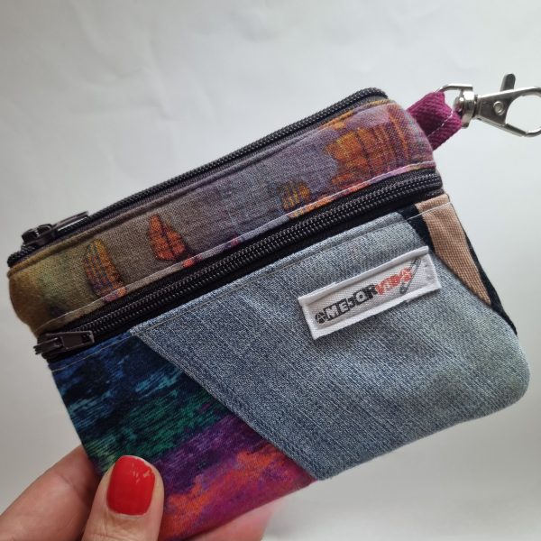 Foto de la parte delantera del monedero retalero