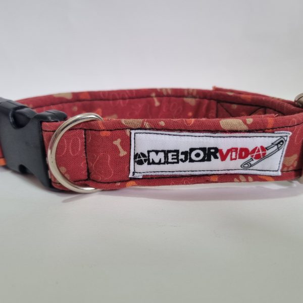 Foto del collar de perro de huellas