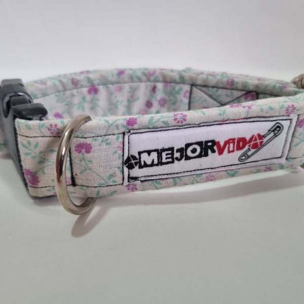 Foto del collar de perro flores