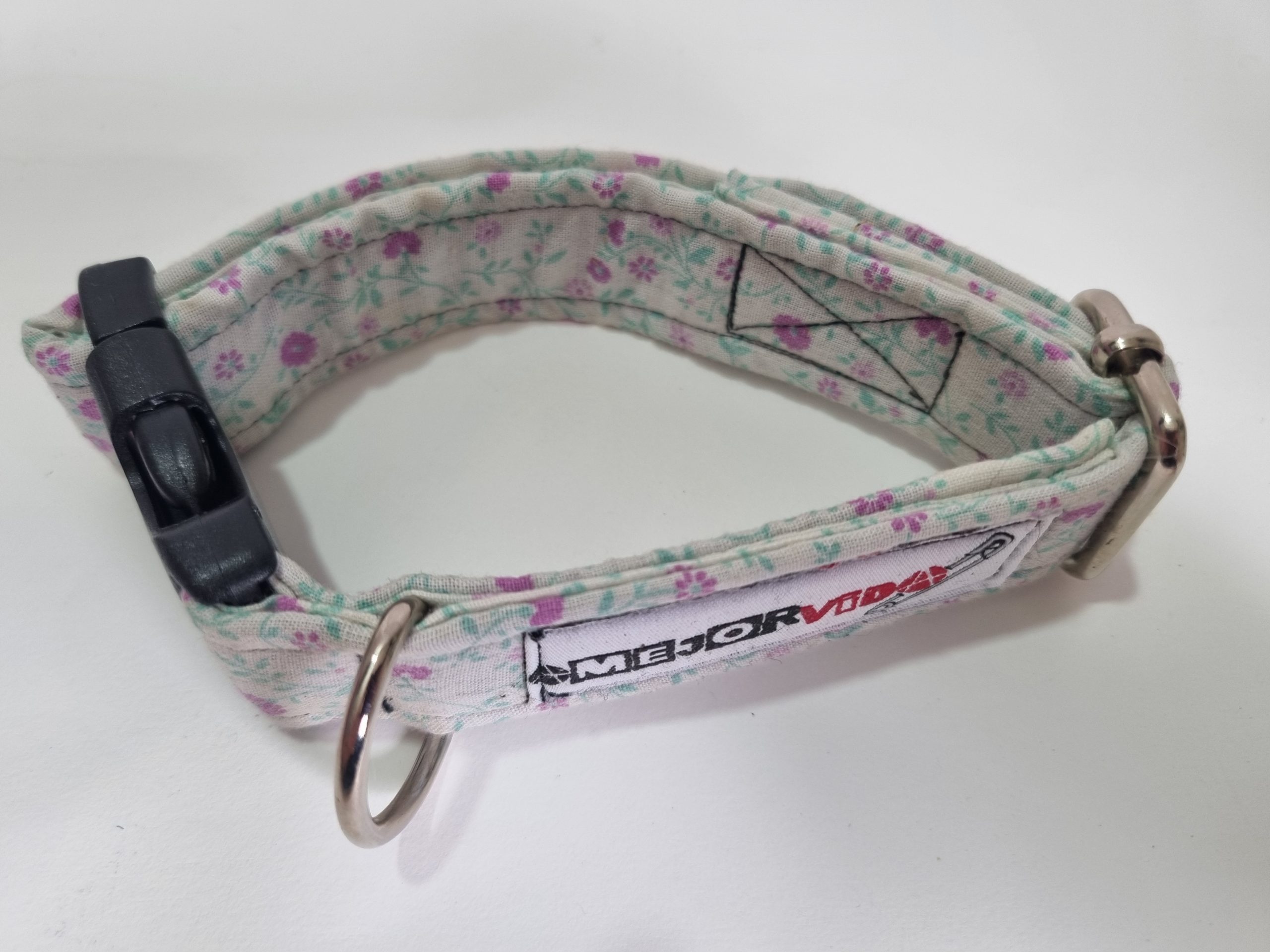 Foto del collar de perro flores