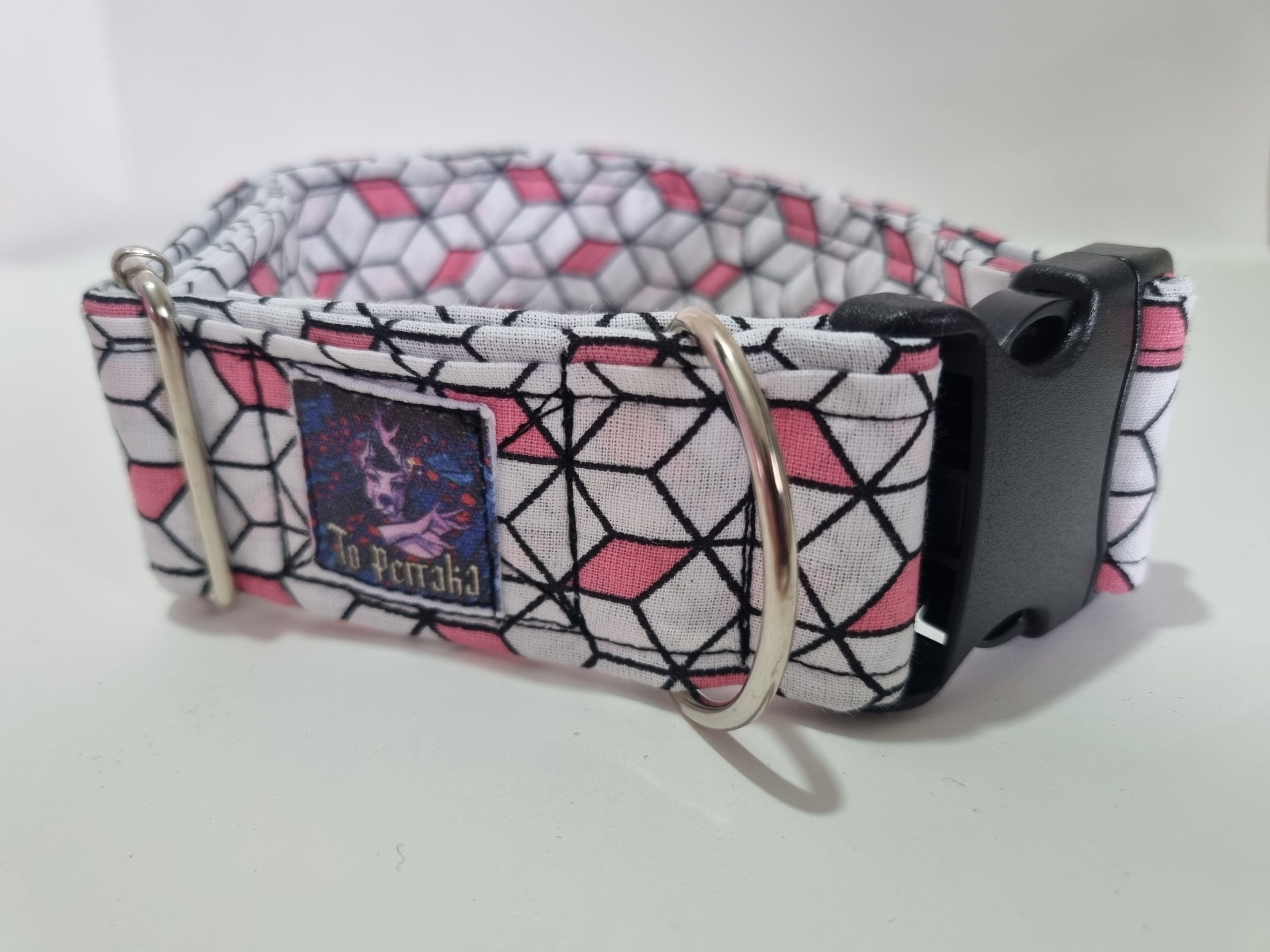 Foto del collar de perro étnico rosa