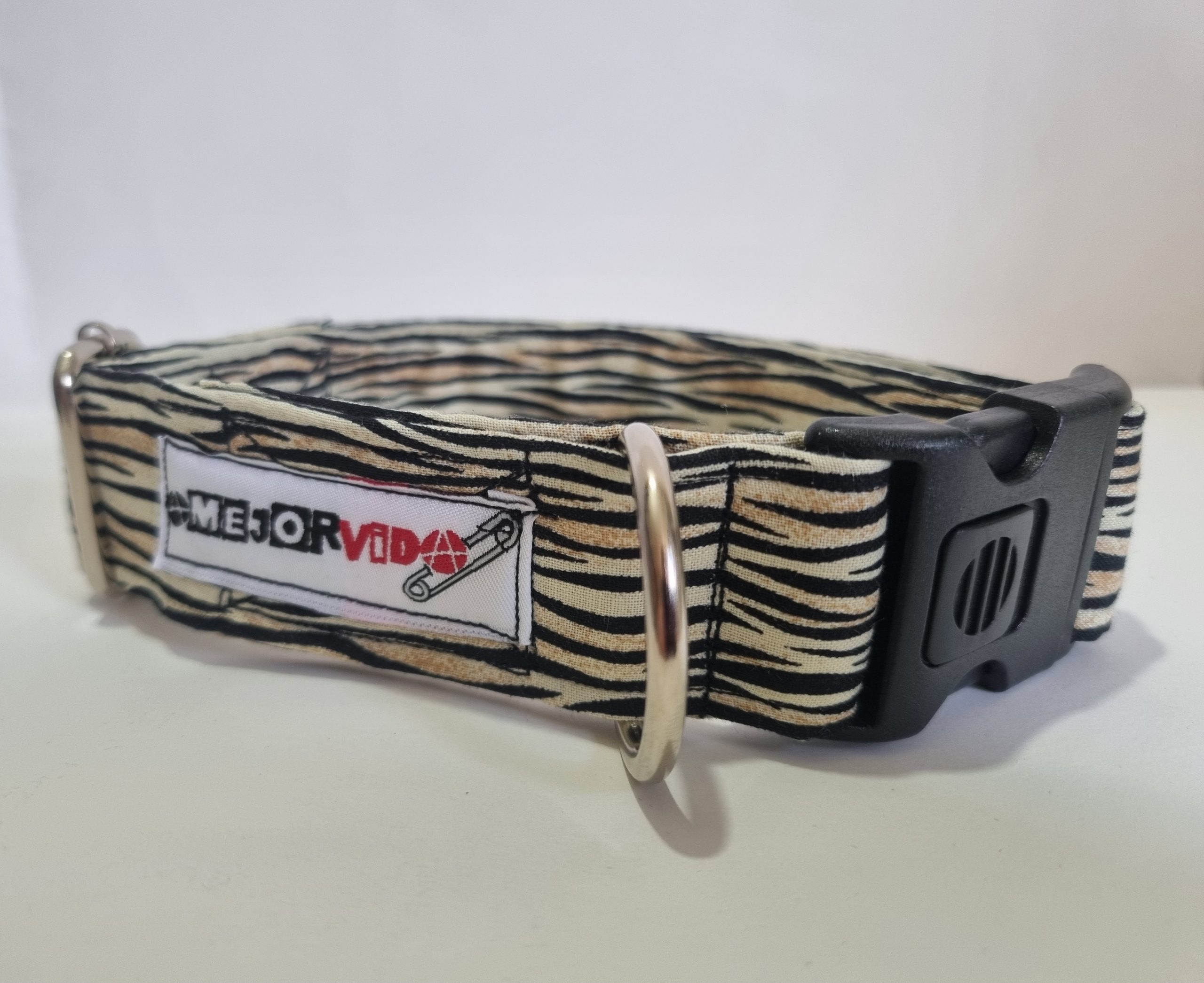 Foto del collar de perro cebra