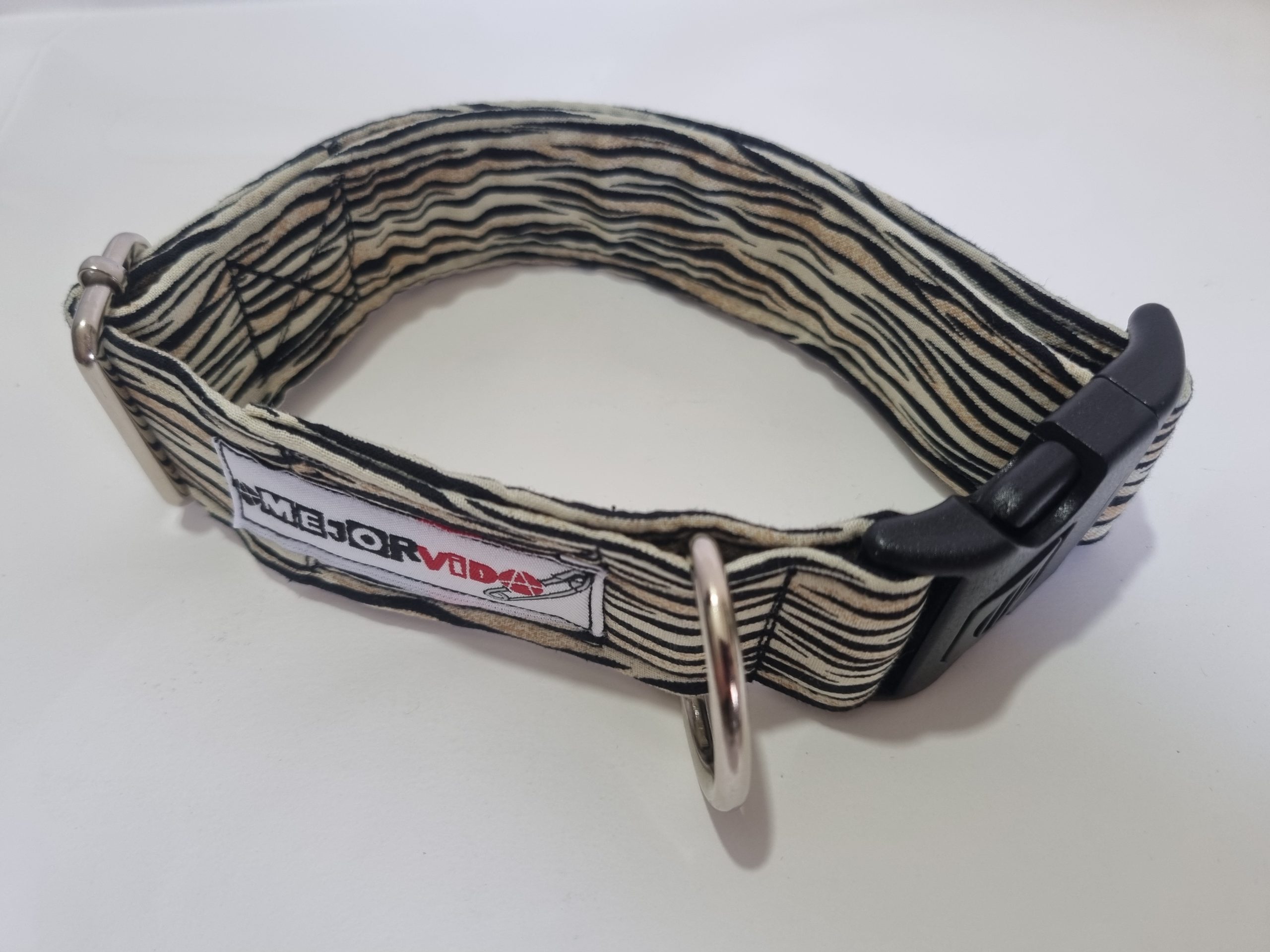 Foto del collar de perro cebra