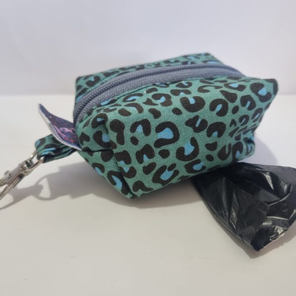 Foto del porta bolsas de leopardo azul
