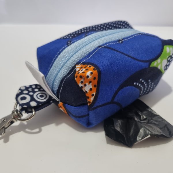 Foto del porta bolsas para perro afro azul