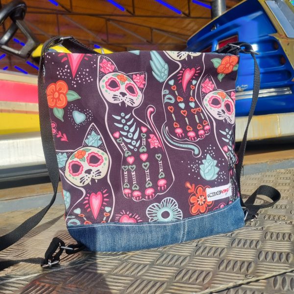 Foto de la parte delantera de la Tote-Mochi Mini