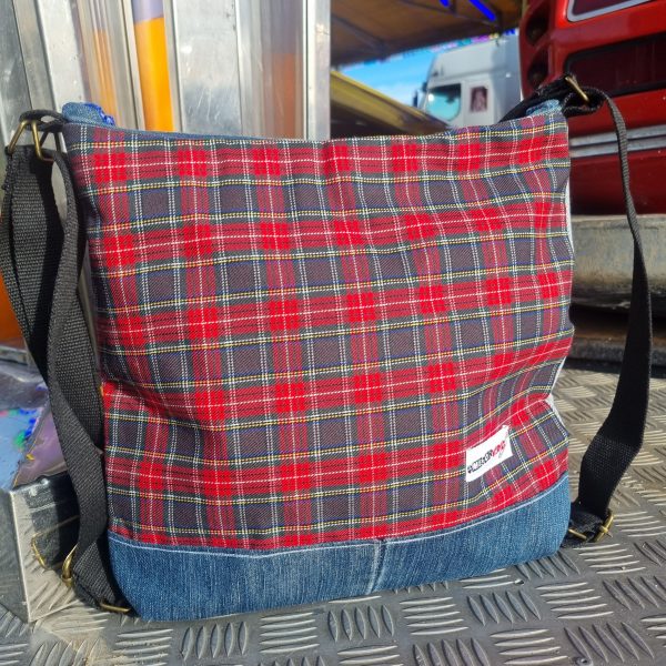 Foto de la parte delantera de la Tote-Mochi Mini