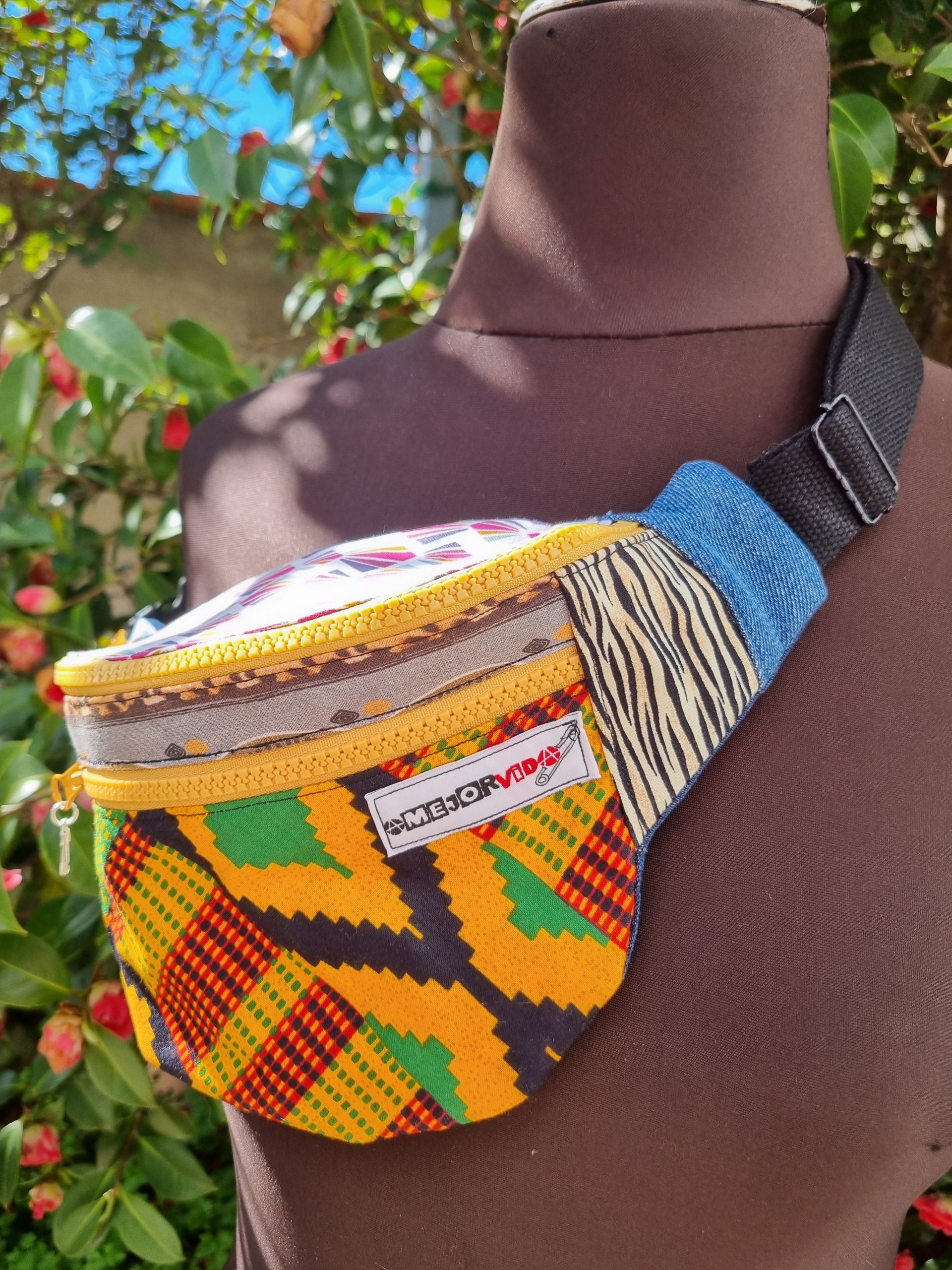 Foto de la parte delantera de la riñonera retalera