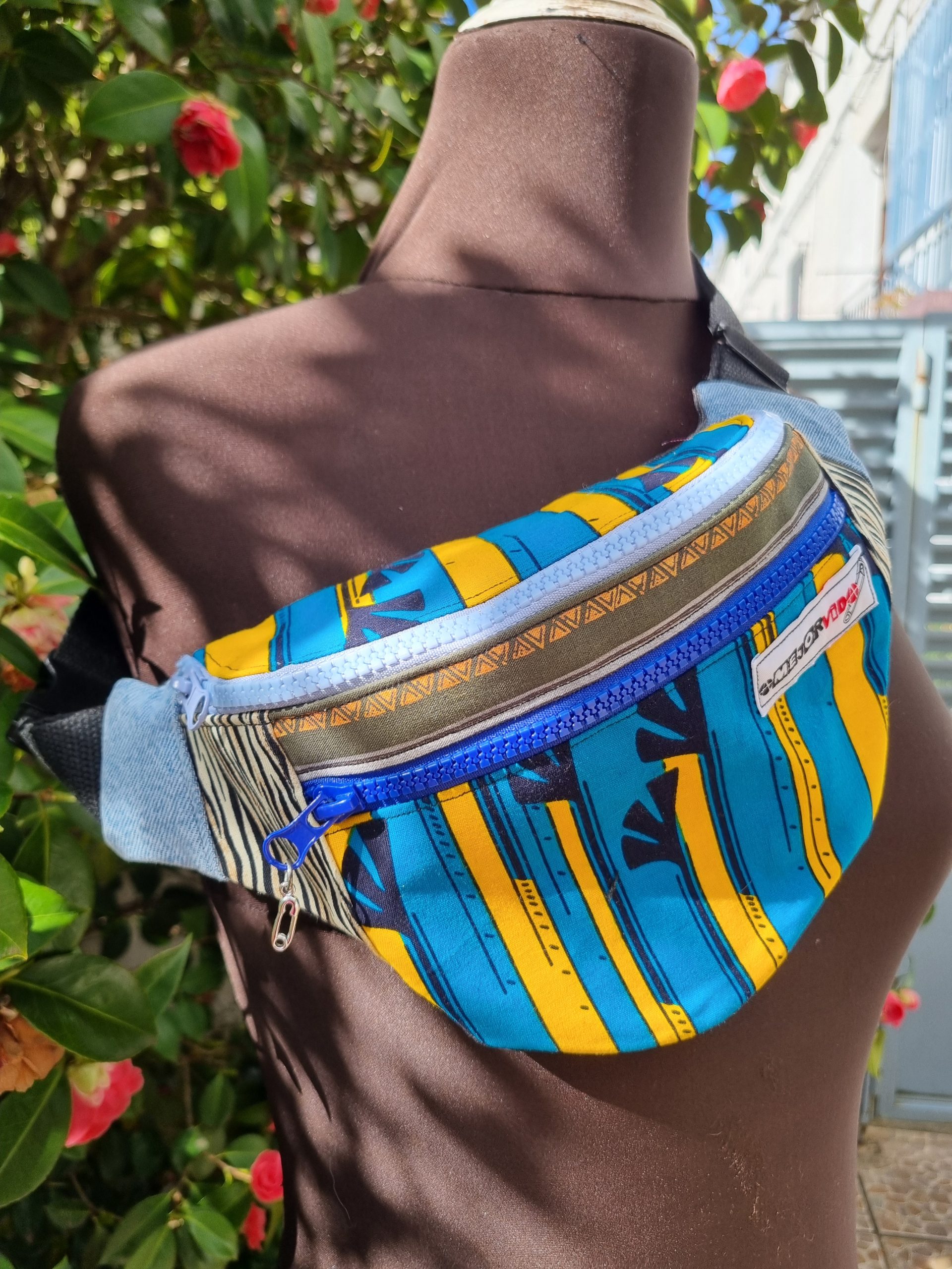 Foto de la parte delantera de la riñonera retalera