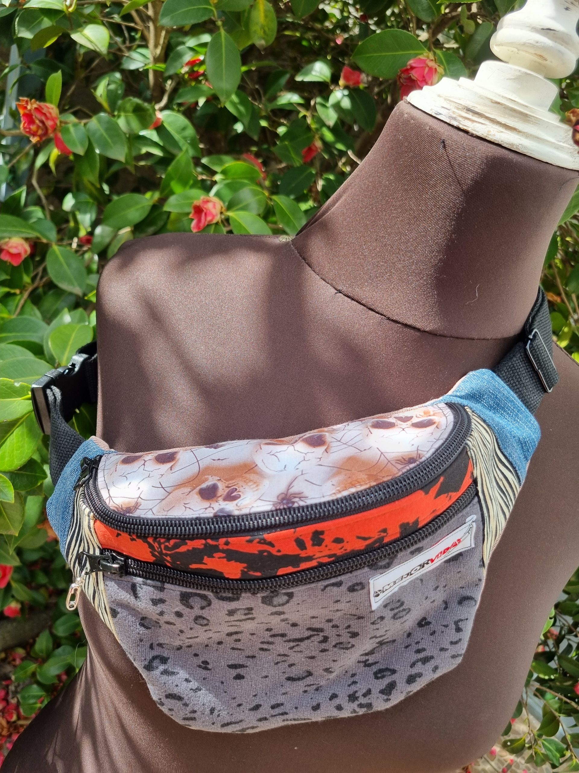 Foto de la parte delantera de la riñonera retalera