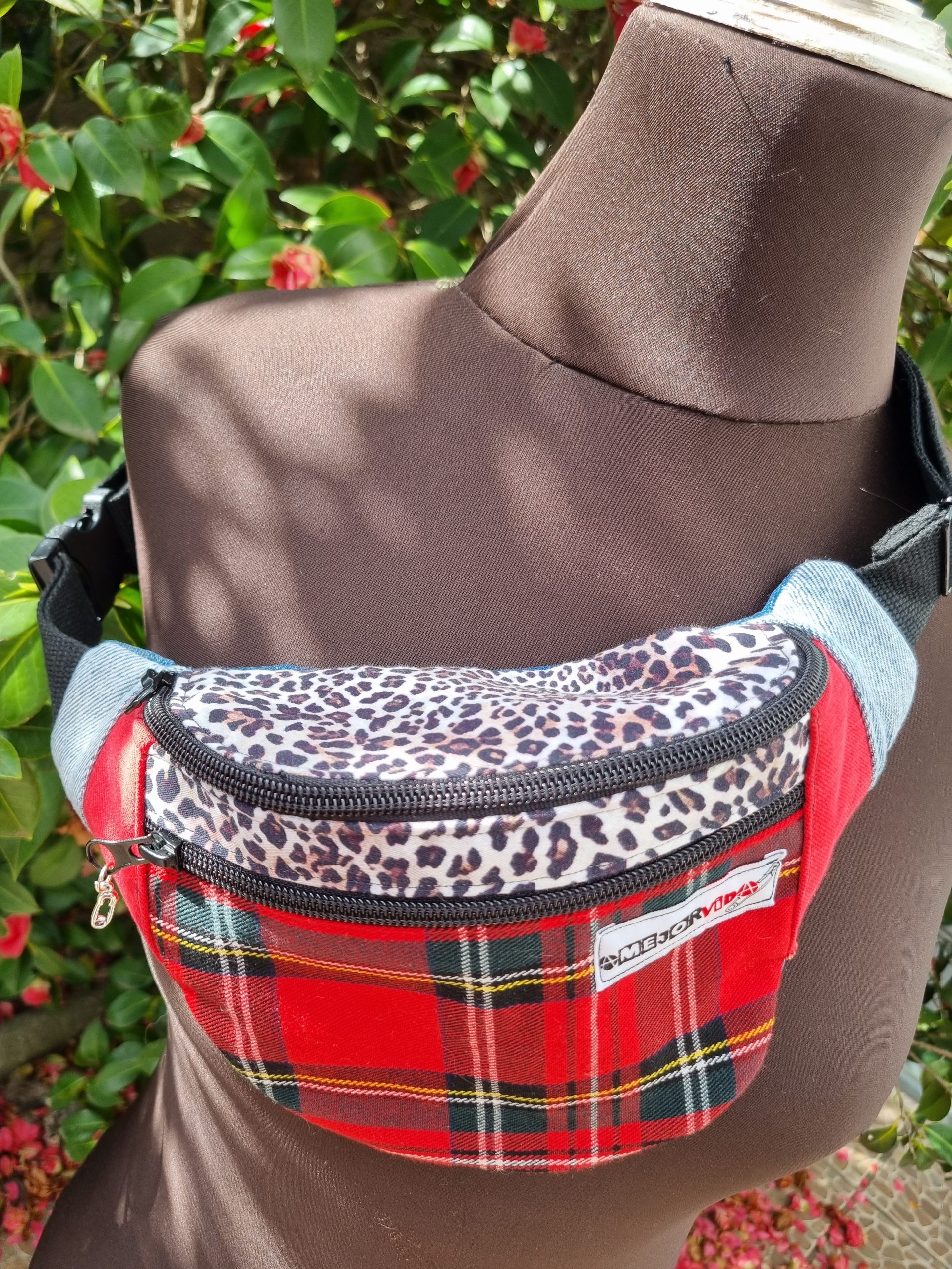 Foto de la parte delantera de la riñonera retalera