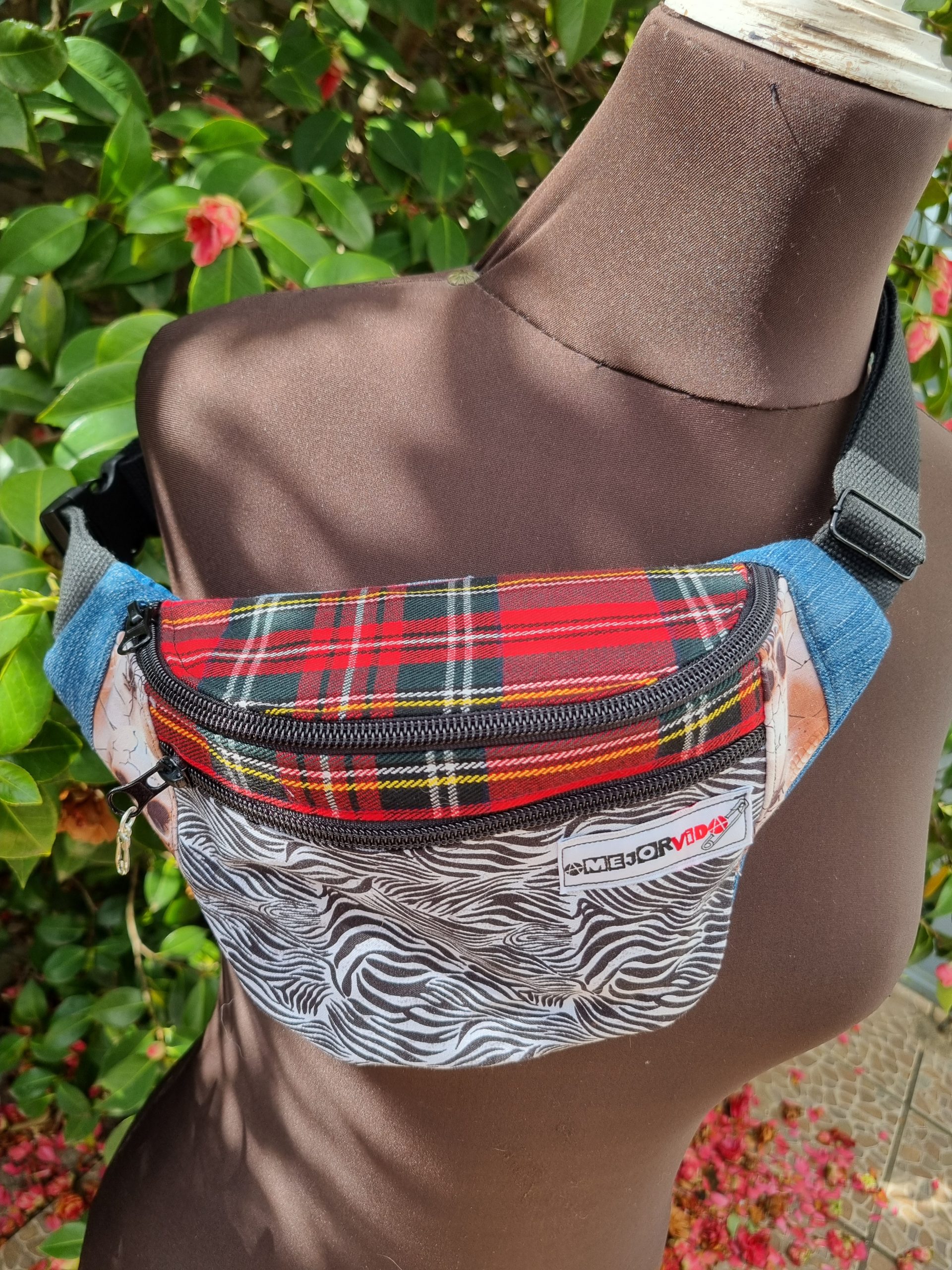 Foto de la parte delantera de la riñonera retalera