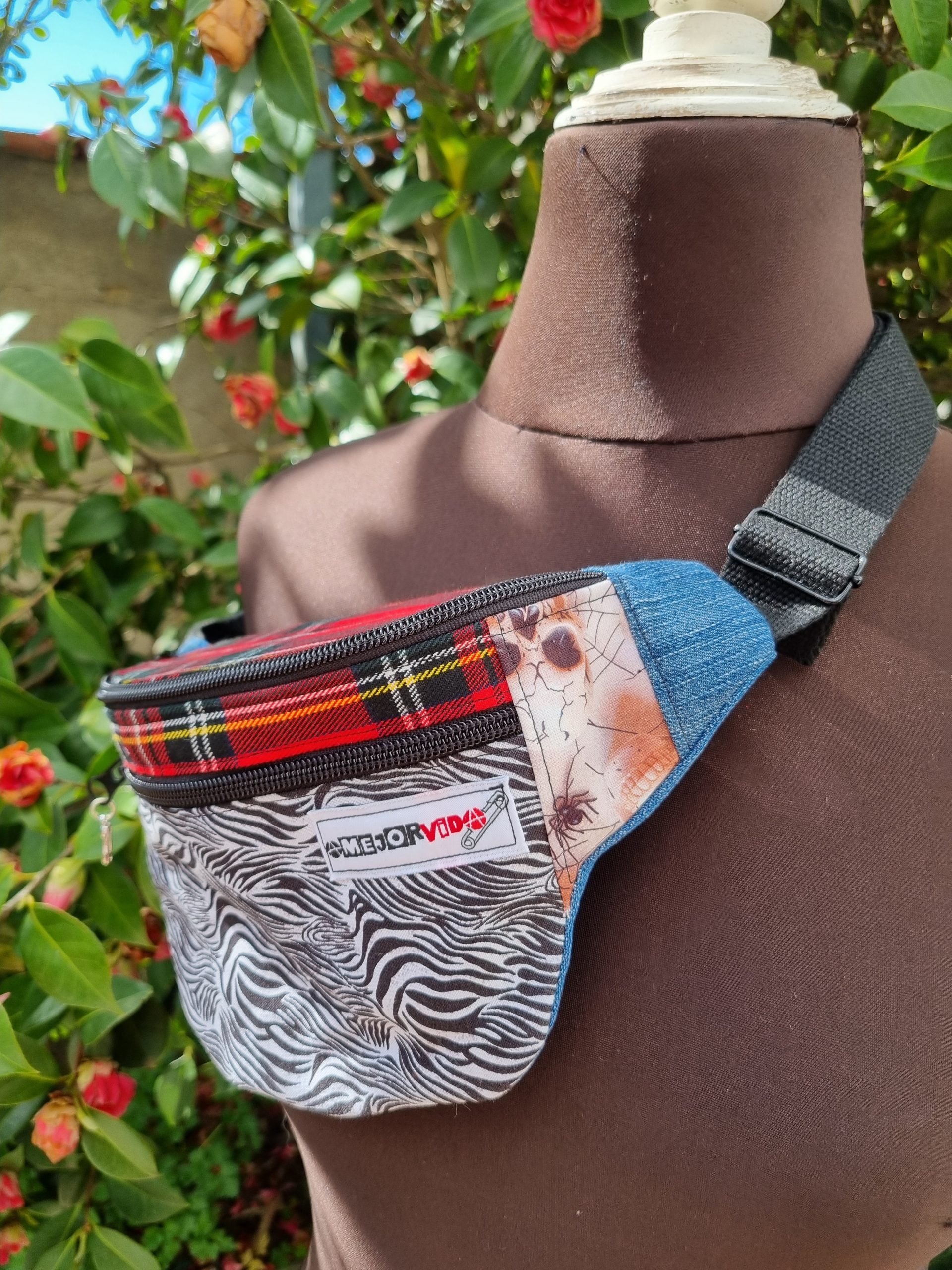 Foto de la parte delantera de la riñonera retalera