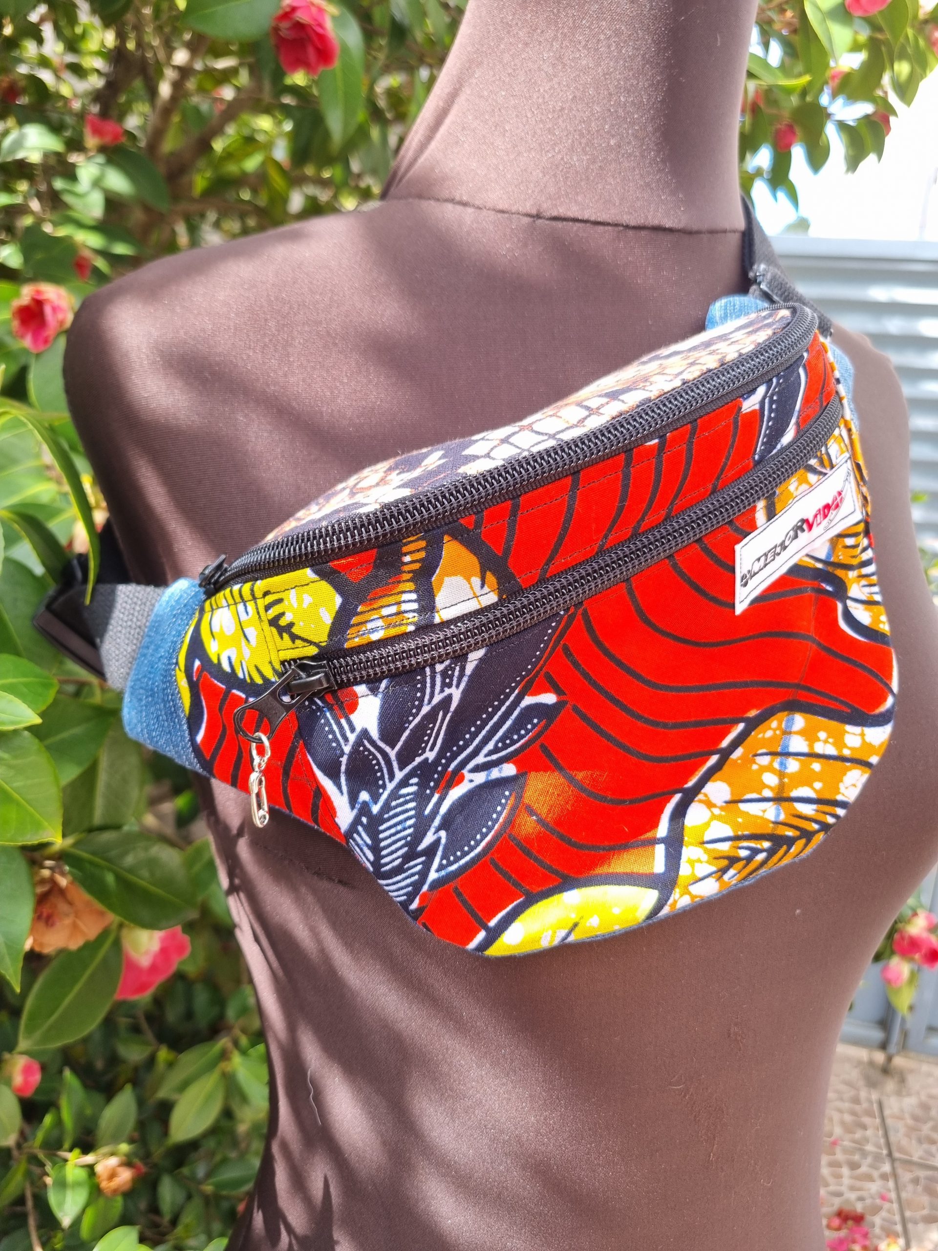 Foto de la parte delantera de la riñonera retalera