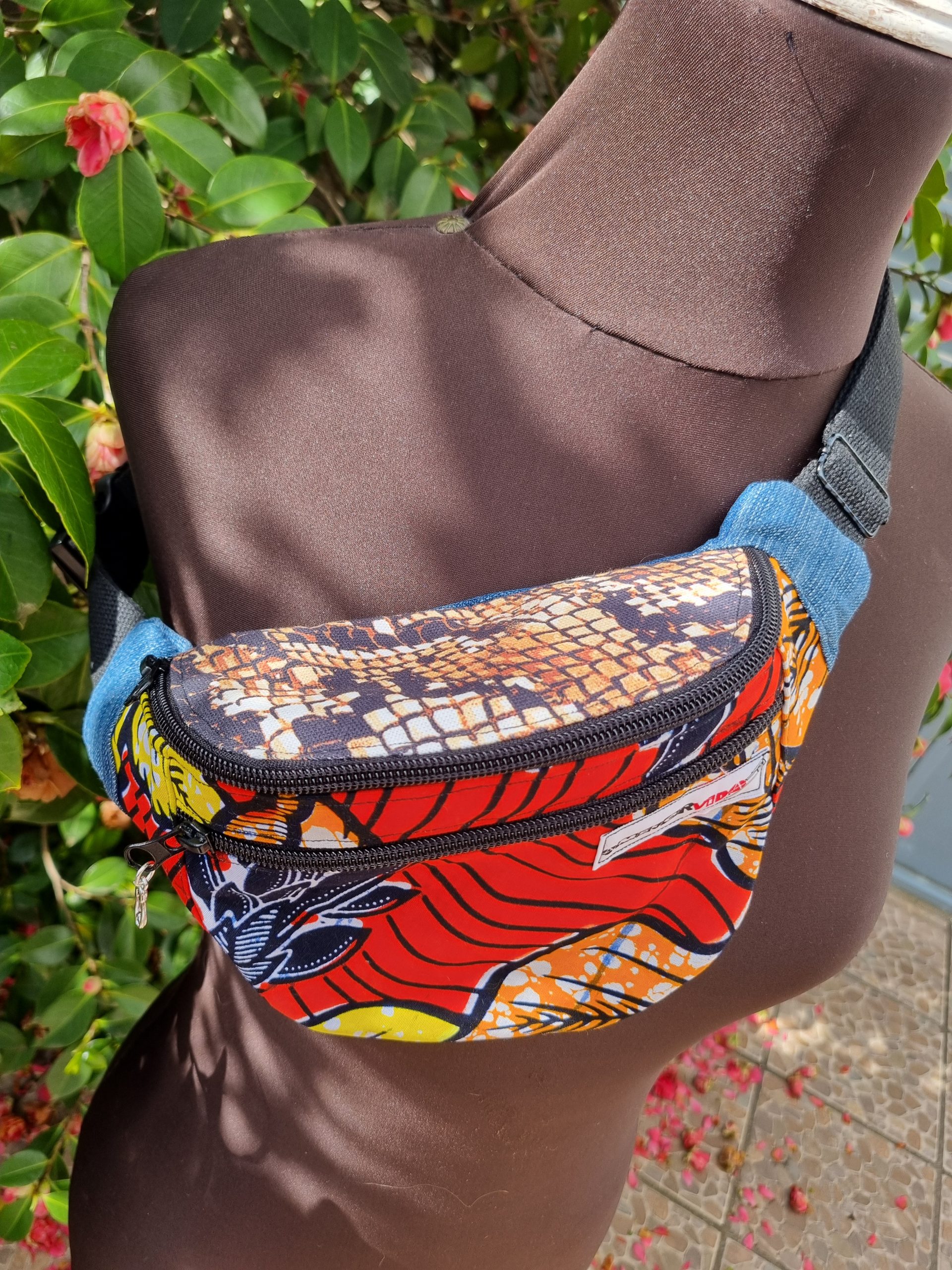 Foto de la parte delantera de la riñonera retalera