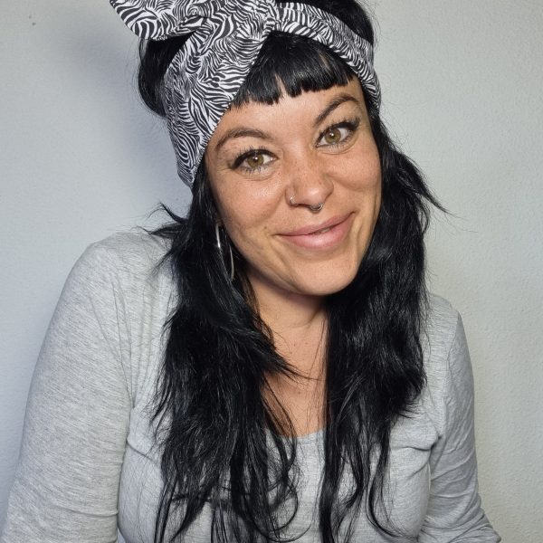 bandana knot-azo puesta al Estilo Pin-up